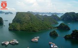 Ngắm Vịnh Hạ Long tuyệt đẹp từ trên cao